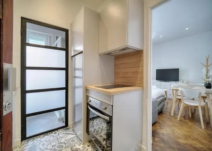 Loena Cannes Centre - Appartement Renove 2 Pieces - 4 Personnes - Proche Croisette Palais Festival Plage - Internet Gratuit - Climatisation - Non Fumeur