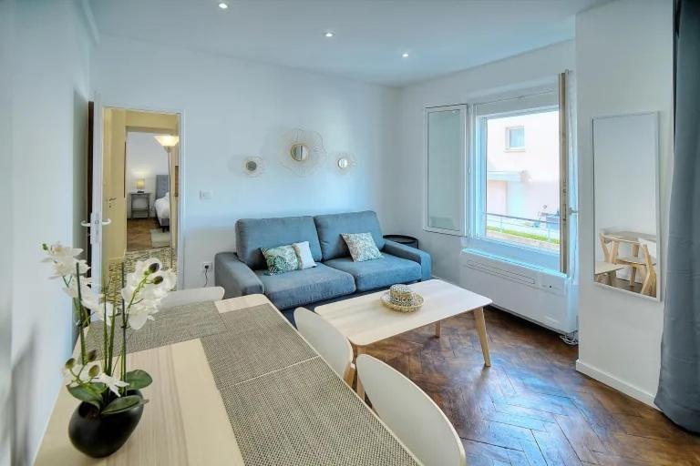 Loena Centre: Renovated 2-room Near Croisette * Cannes