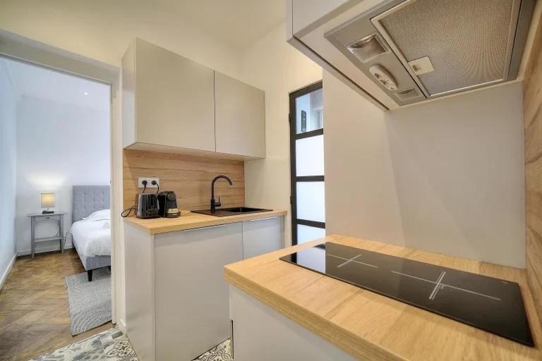 Loena Centre: Renovated 2-room Near Croisette Cannes